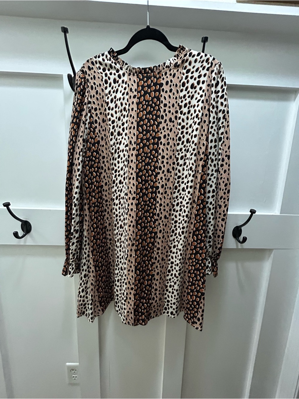 Boutique brand, “Andrée by UNIT” Women's Long Sleeve Animal Print Dress